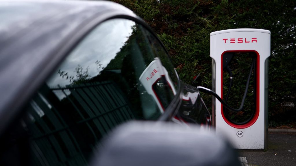Tesla Faces Declining European Sales Amid Shift to Chinese EVs