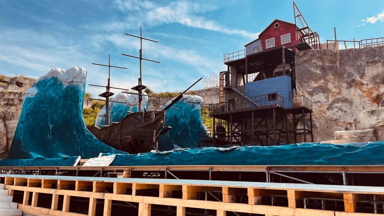Stunning Staging of Flying Dutchman in Austrian Quarry