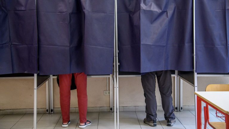 Italians Set to Vote on Easing Citizenship Rules Amid Low Turnout Concerns