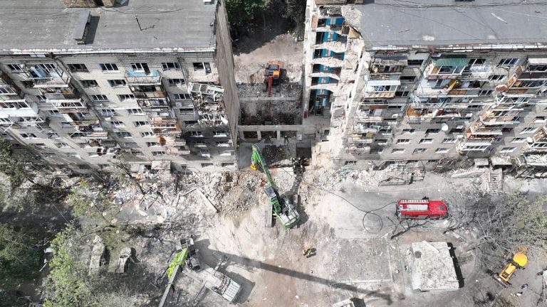 Zelenskyy Urges Increased Pressure on Russia Following Deadly Missile Strikes in Kyiv