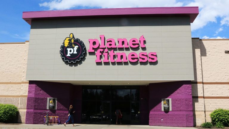 Indiana Woman Charged After Body Discovered in Gym Tanning Bed