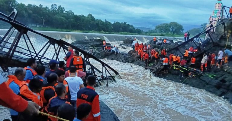 Bridge Collapse at Indian Tourist Destination Leaves 2 Dead, 32 Injured