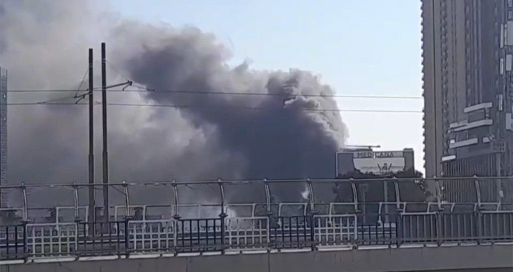Fire in Izmir: Hospital Evacuated as Black Smoke Billows