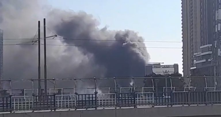 Fire in Izmir: Hospital Evacuated as Black Smoke Billows