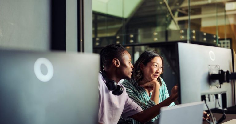 Experts Share Tips for New College Graduates Navigating the Workforce in the AI Era