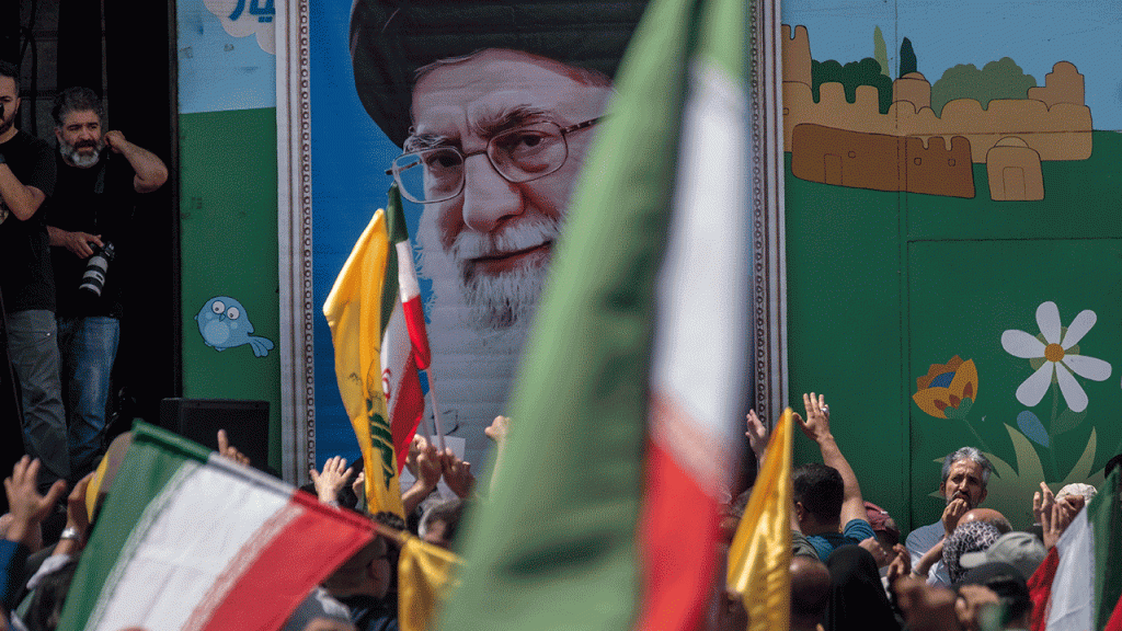 US Urged to Sanction Iranian Clerics Advocating Trump Assassination