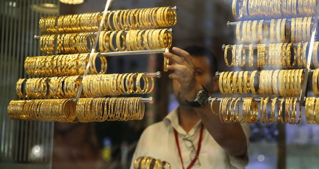 Jewelers Resist Amid Start of Wedding Season