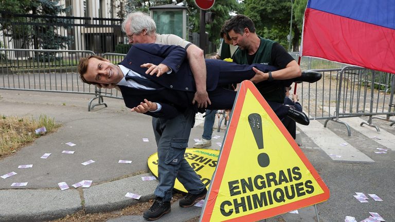 Greenpeace Protests French-Russian Ties by Stealing Macron Wax Statue