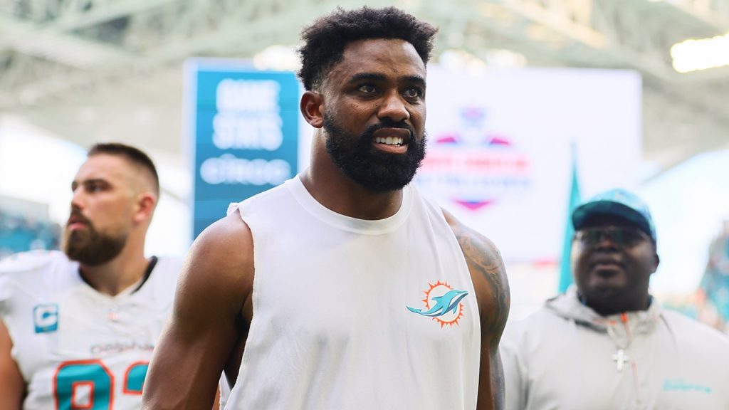 Dolphins' Jonnu Smith Trade Faces Former Player Backlash