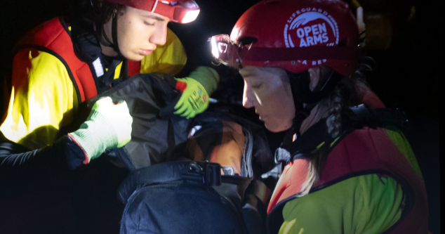54 Migrants Rescued from Mediterranean Oil Platform, One Woman Gives Birth