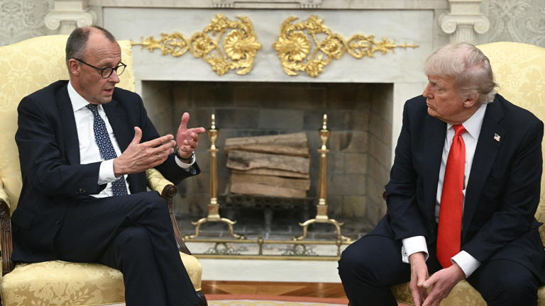 Trump Recommends 'Let Them Fight' Approach to Ukraine During Meeting with German Chancellor