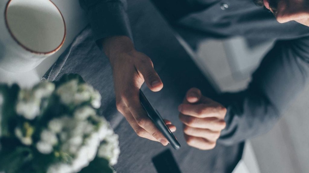 Tips for Reducing Screen Time on iPhone and Android Using Built-in Tools