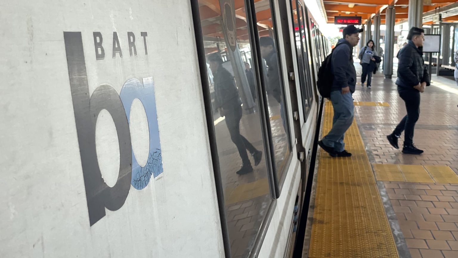 Free Rides for Bay Area Commuters on Tuesday Amid Clipper Card Outage Free Rides for Bay Area Commuters on Tuesday Amid Clipper Card Outage