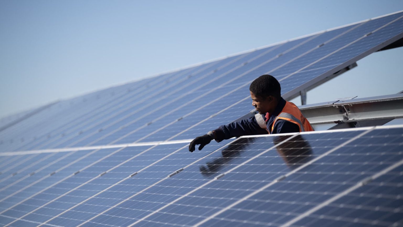 Midday Stock Highlights: Significant Movements in FSLR, NEM, WFC, and NVDA Midday Stock Highlights: Significant Movements in FSLR, NEM, WFC, and NVDA