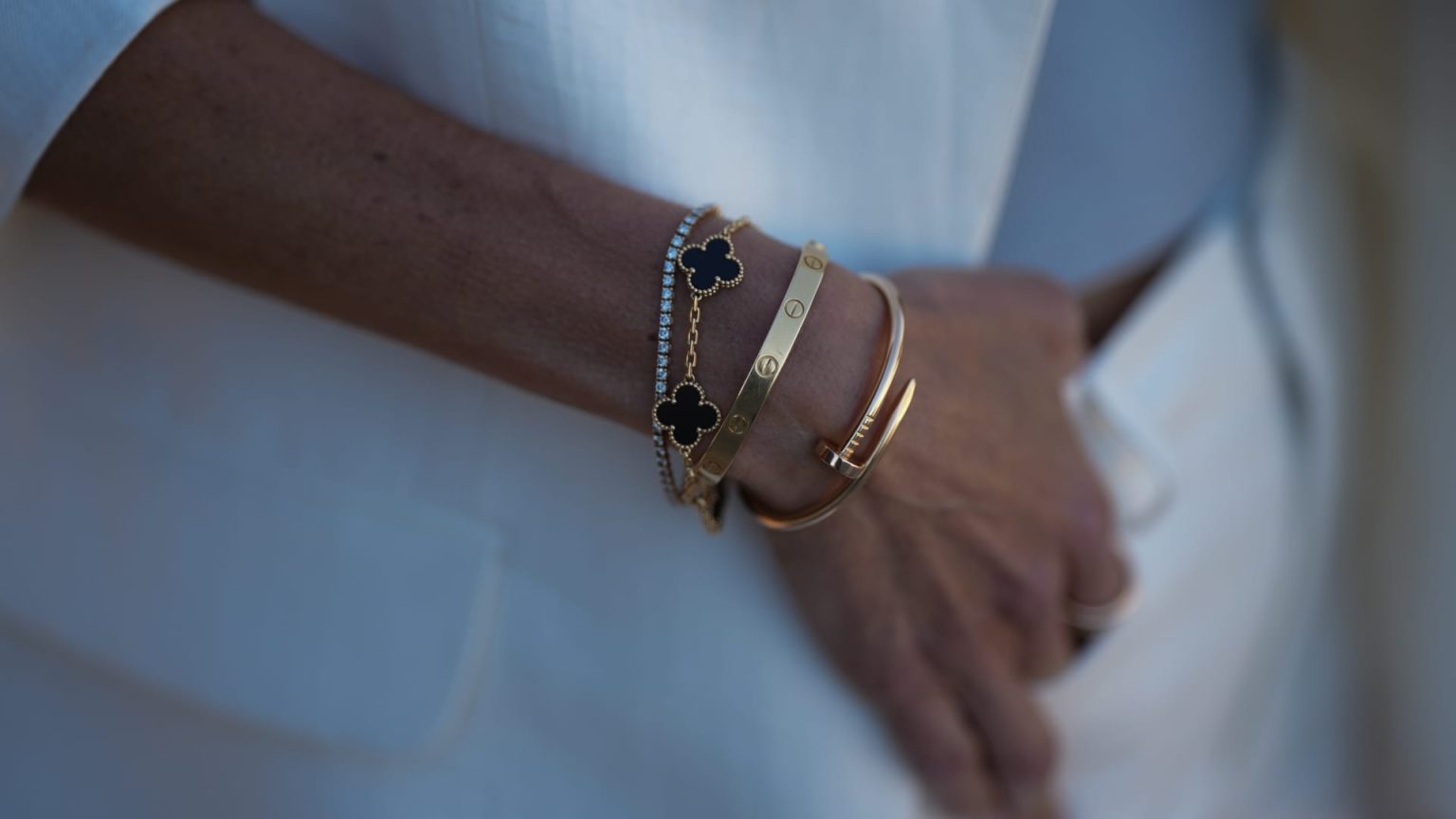 Jewelry Sales Surge Amid Decline in U.S. Luxury Spending Jewelry Sales Surge Amid Decline in U.S. Luxury Spending