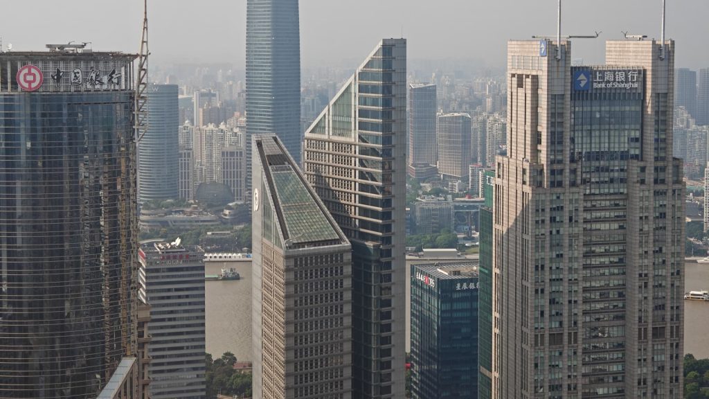 Chinese Investors Advised to Seek Safe Havens in Second Half of Year
