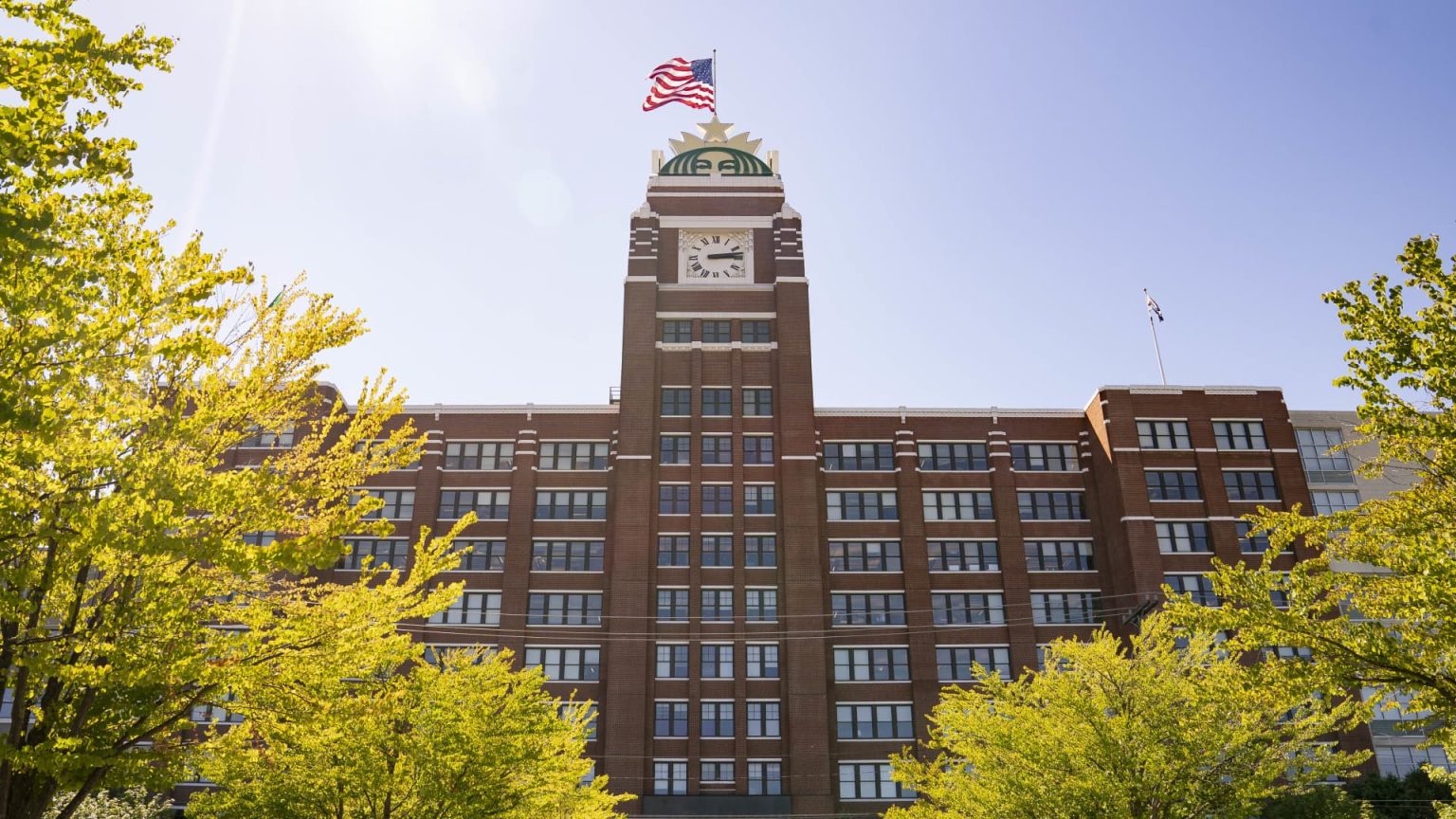 Starbucks Mandates Four Days In-Office Work for Employees, Introduces Financial Incentives Starbucks Mandates Four Days In-Office Work for Employees, Introduces Financial Incentives