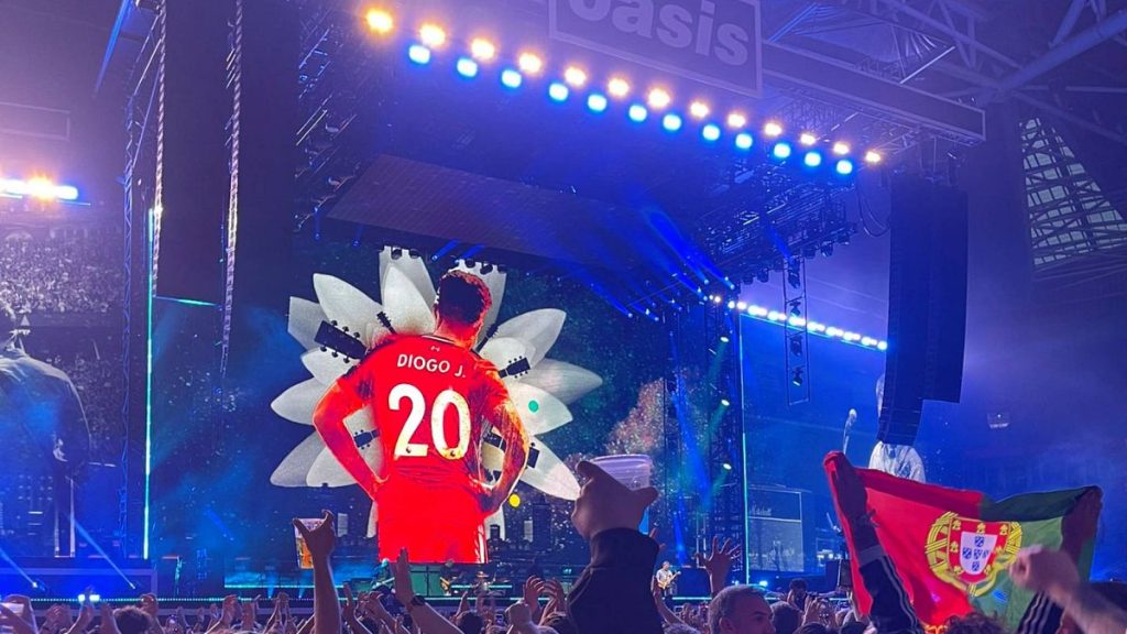 Oasis Reunites After 16 Years, Dedicates 'Live Forever' to Diogo Jota