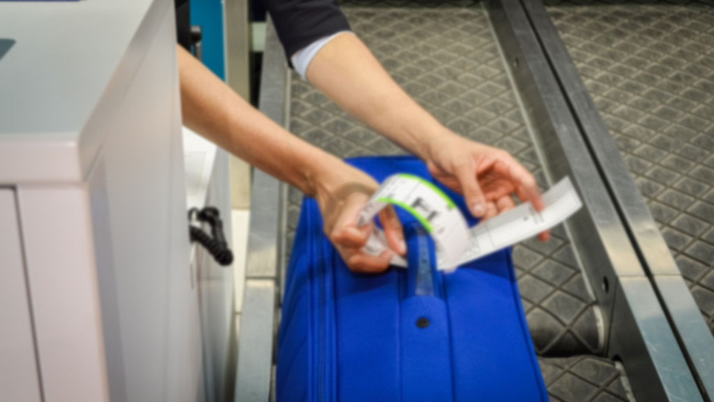 Scammers Exploit Discarded Airport Bag Tags for Fraudulent Claims