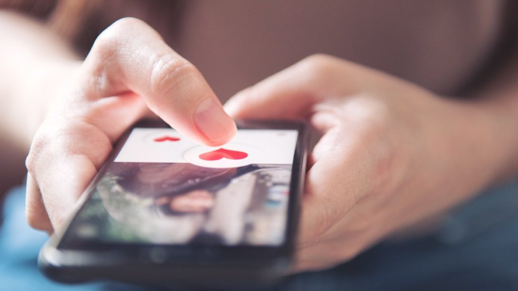 Jack Dorsey Launches Bitchat App for Offline Messaging