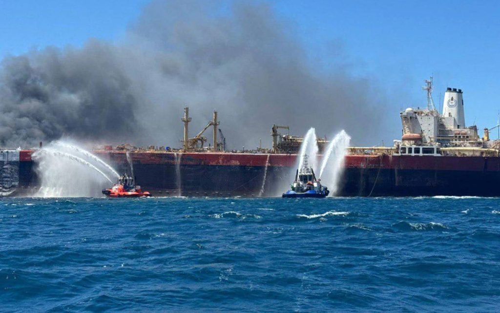 Fire Erupts on Dismantled Tanker at Aliağa Port