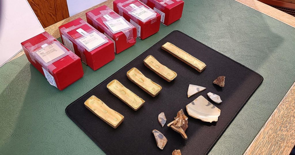 Stolen 18th-Century Gold from French Shipwreck May Result in Charges for U.S. Novelist and Spouse