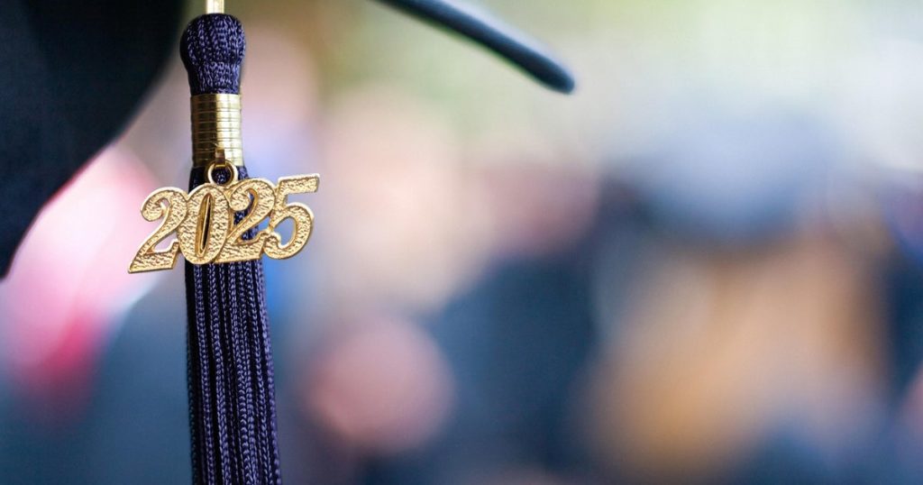 Recent Graduates Encounter AI Challenge in Job Search