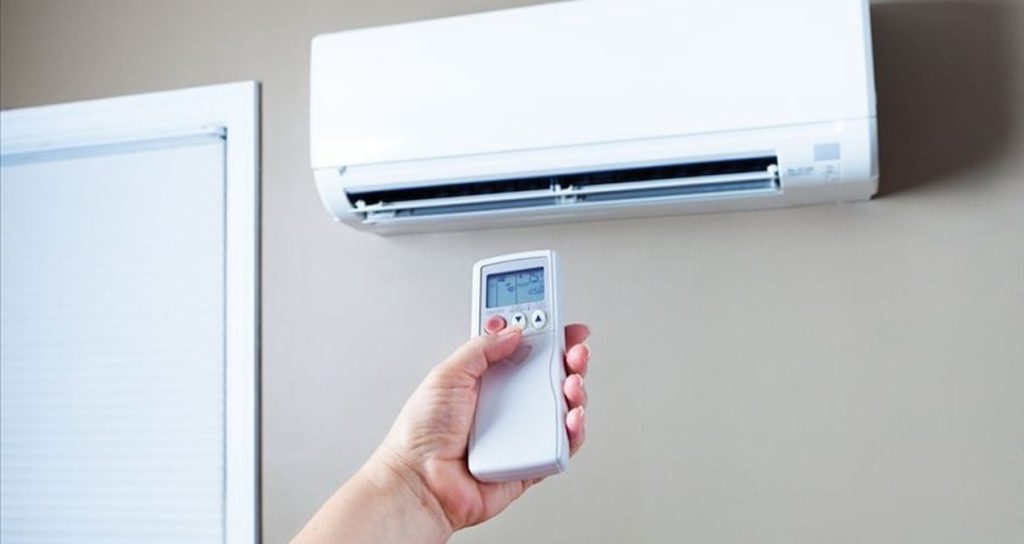 Expert Warns Air Conditioner Bacteria May Increase Pneumonia Risk