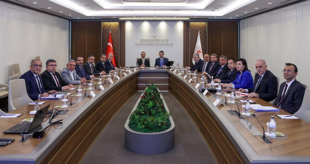 Influential Figure Lacks Formal Position Yet Maintains Key Role in Decision-Making