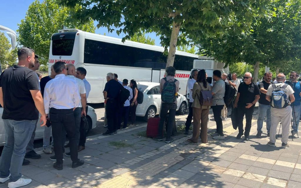 Party Delegation Leaves Diyarbakır for PKK Disarmament Ceremony in Iraqi Kurdistan