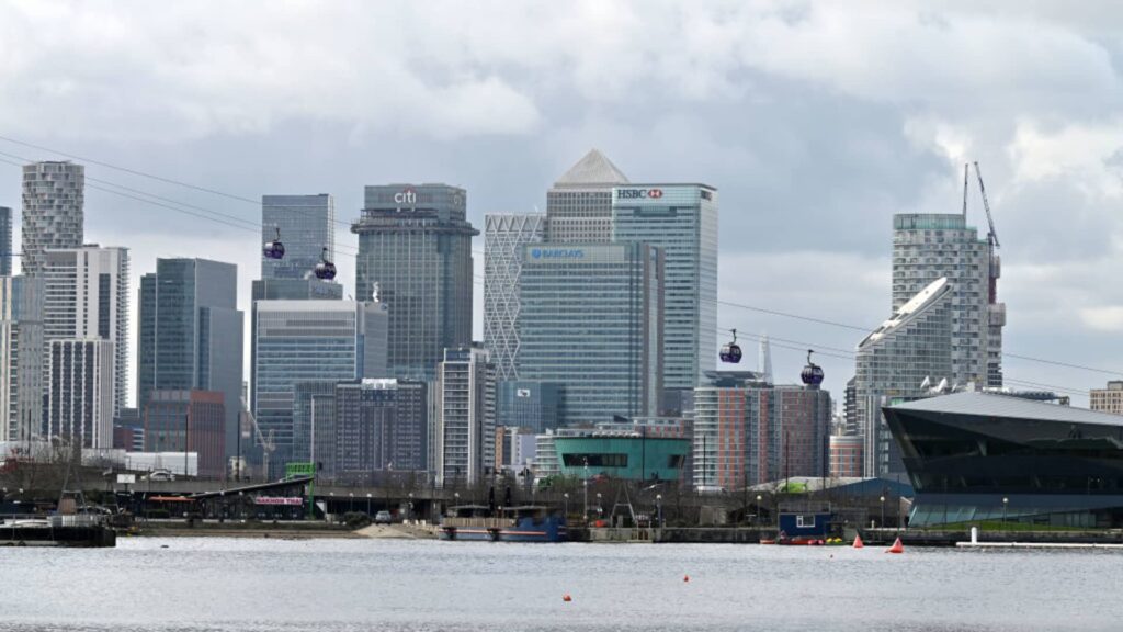 European Markets Rise as Stoxx 600 and FTSE 100 Gain; Sabadell and BBVA Show Strong Performance