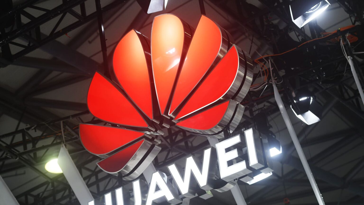 Huawei Unveils Massive AI Chip Cluster Amid Nvidia's Challenges in China
