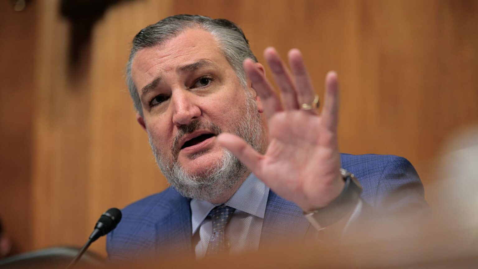 Cruz Compares FCC Chair to Mafia Boss in Kimmel Debate Over Censorship Cruz Compares FCC Chair to Mafia Boss in Kimmel Debate Over Censorship