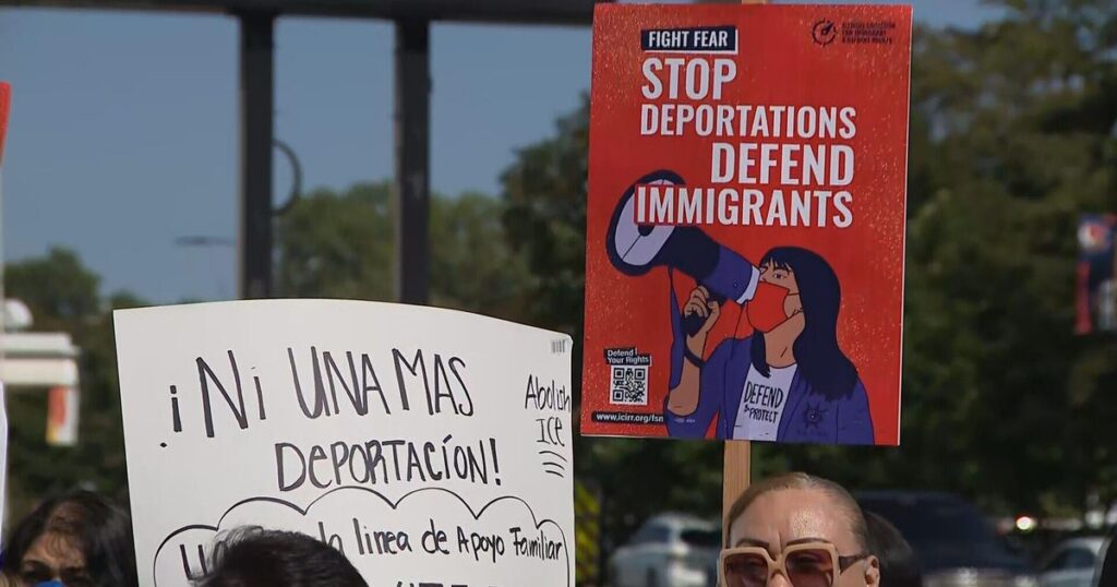 Activists Mobilize to Support Immigrants Ahead of ICE Raids in Chicago