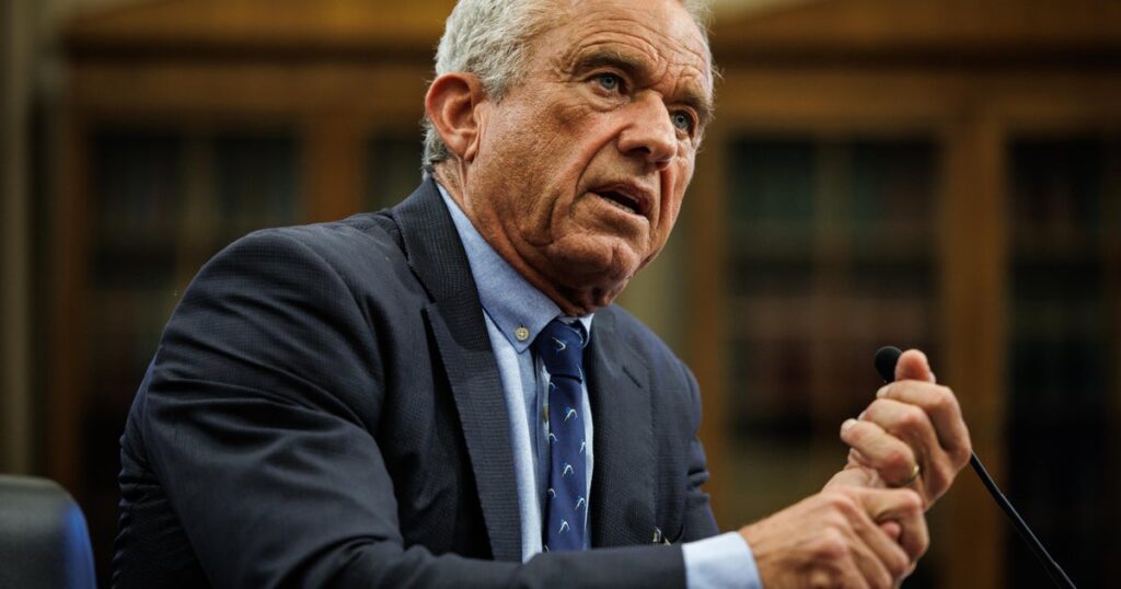 Over 1,000 HHS Staff Urge Trump to Dismiss RFK Jr. for Health Risks