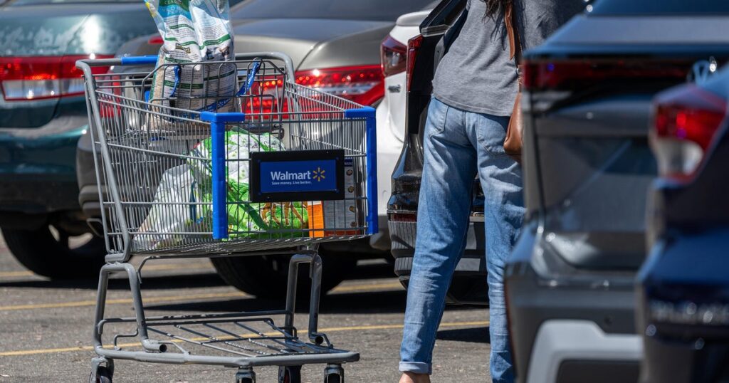 Poll Reveals Americans' Concerns Over "Uncertain" Economy Amidst Slight Rating Decline