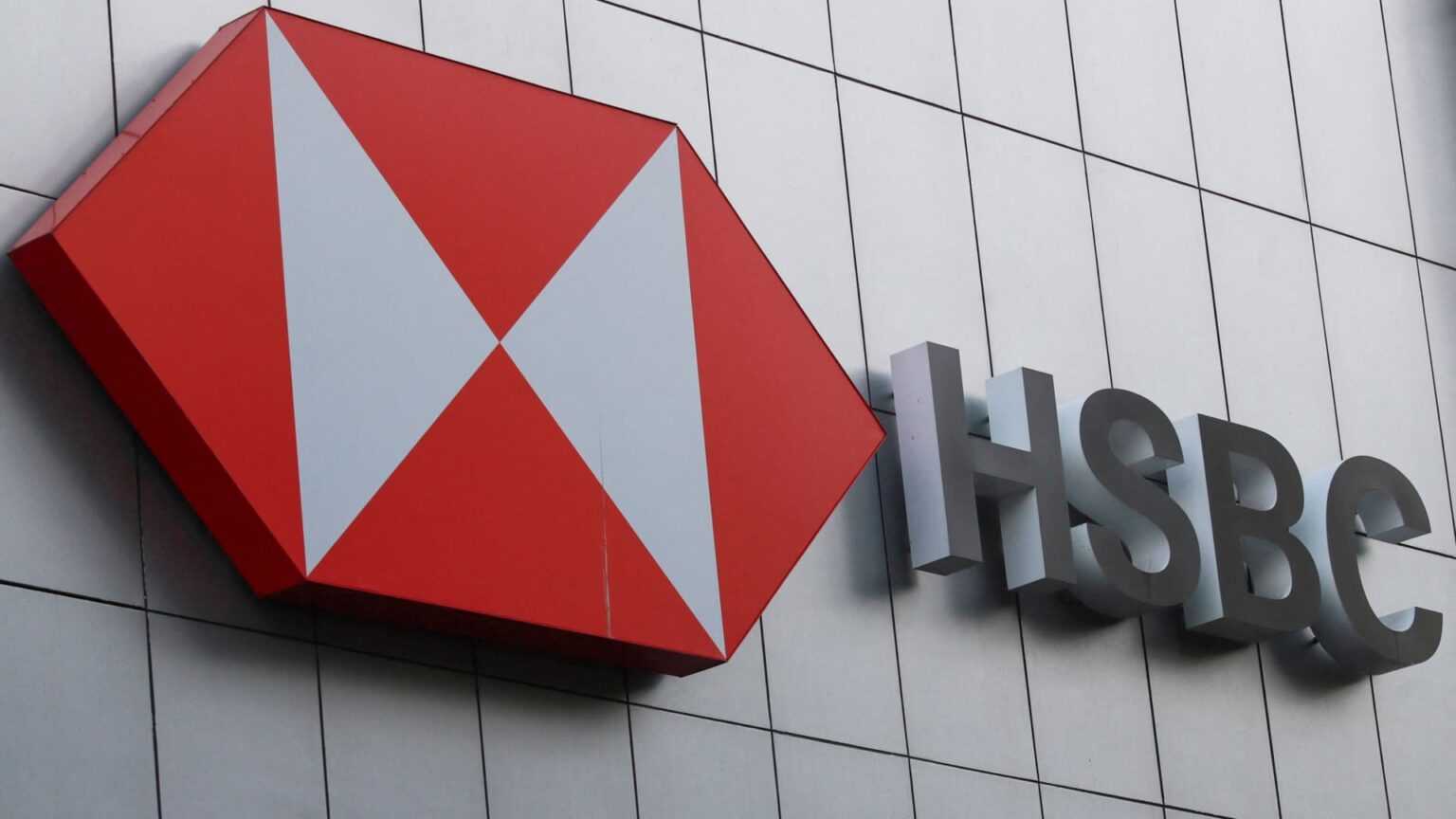 HSBC Sets Aside $1.1 Billion Following Court Ruling in Madoff Case HSBC Sets Aside $1.1 Billion Following Court Ruling in Madoff Case