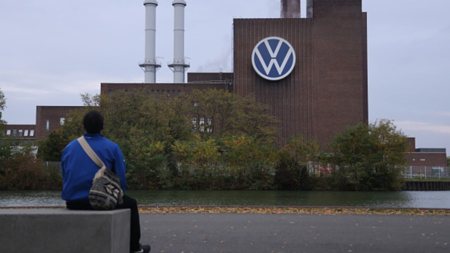Volkswagen Alerts on Production Halts Due to Chip Supply Disruption