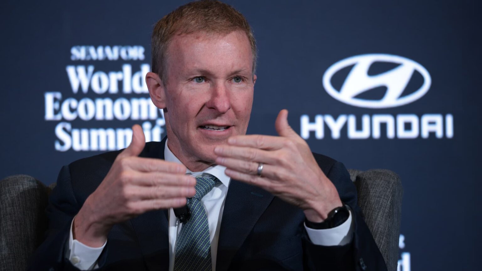 United Airlines CEO Warns of Consequences from Extended Shutdown United Airlines CEO Warns of Consequences from Extended Shutdown