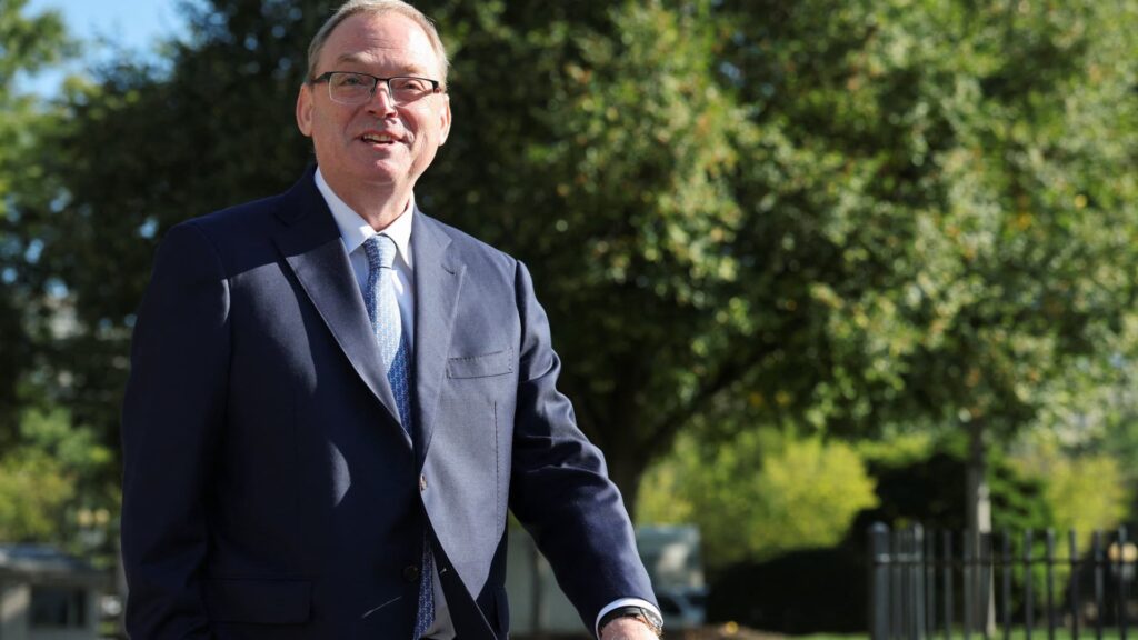Trump Considers Hassett Layoffs Amid Government Shutdown Threat