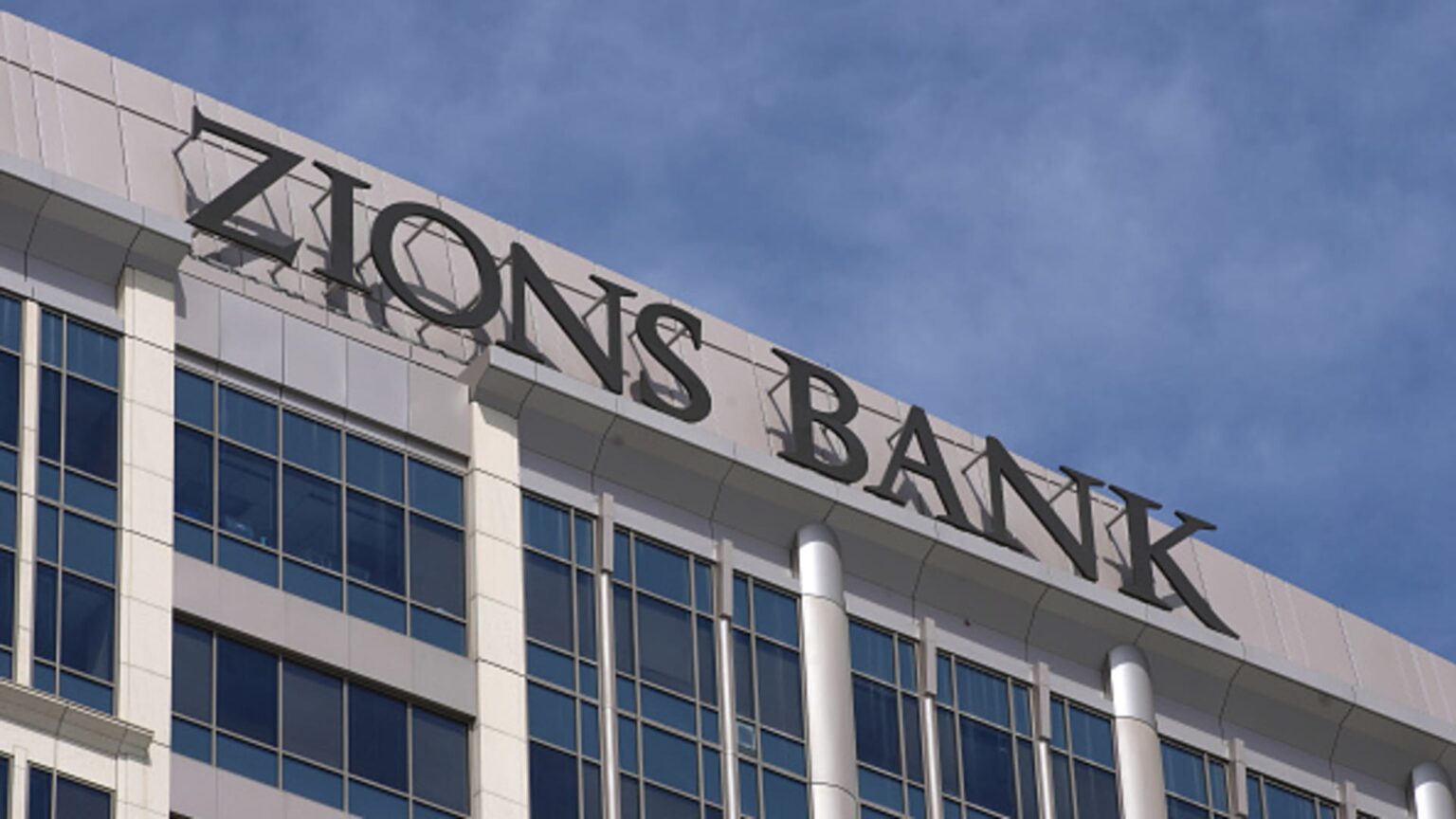 Bank Investors Scrutinize Hidden Risks Amid Spate of Problematic Loans