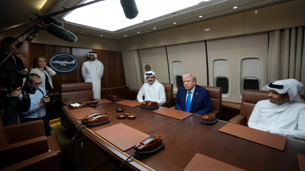 Trump Stops in Qatar for Unscheduled Meeting with Emir Before Asia Trip Trump Stops in Qatar for Unscheduled Meeting with Emir Before Asia Trip