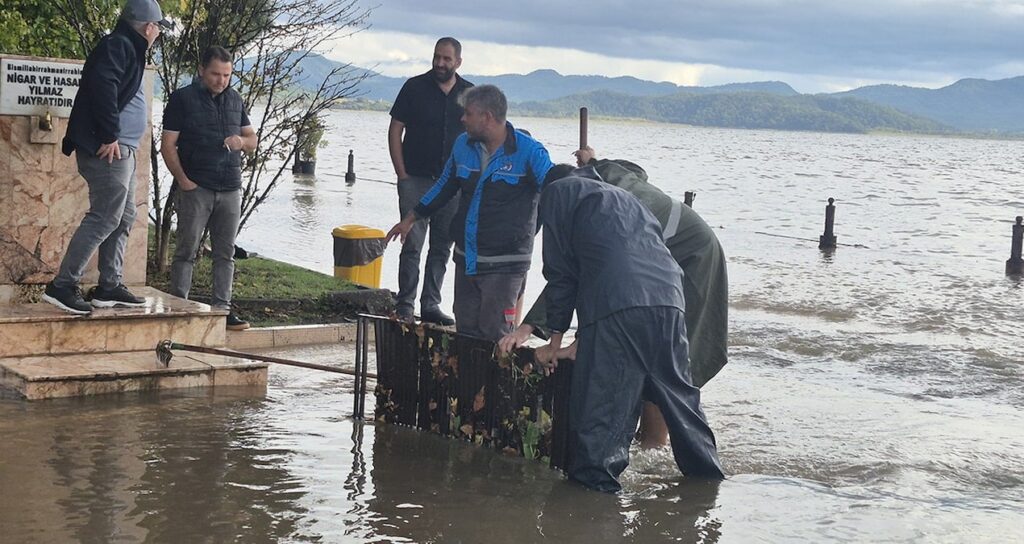 Severe Flooding Strands Residents and Disrupts Life in Seven Provinces Severe Flooding Strands Residents and Disrupts Life in Seven Provinces