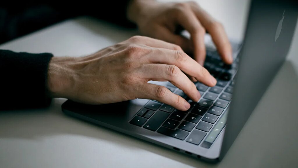 Malicious Email Invitations Disguised to Steal Personal Data
