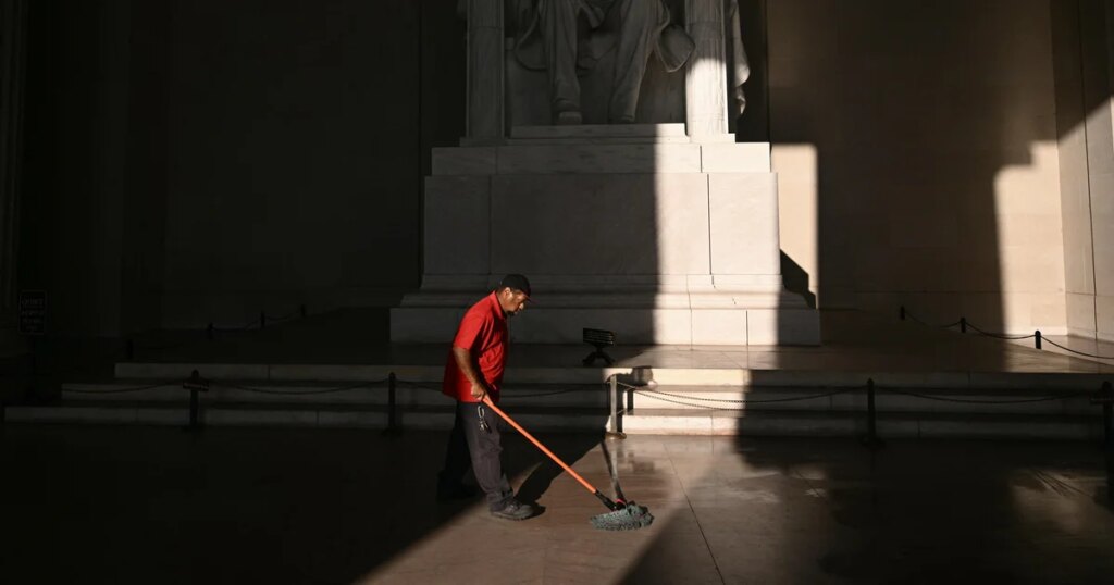 Poll Reveals Public Discontent with Shutdown and Low Approval for Political Leaders