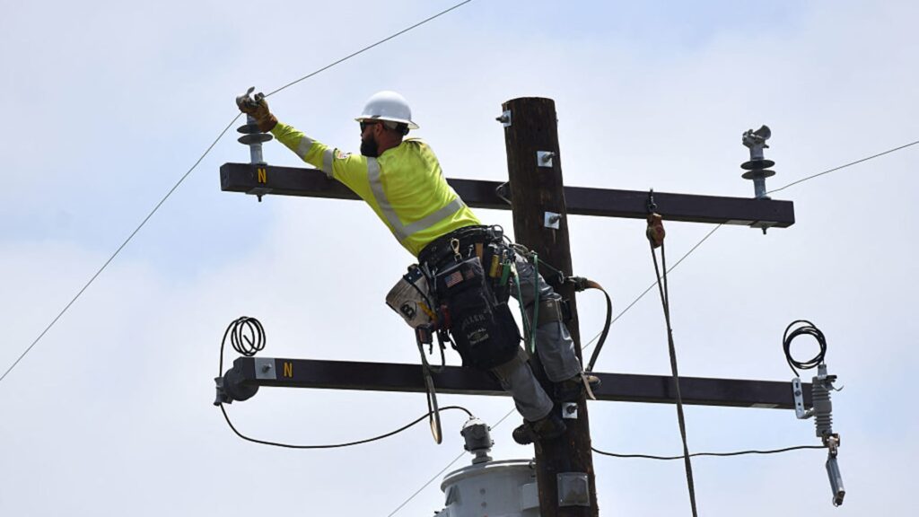 ETF Experts Highlight AI and Electric Solutions for Underperforming Infrastructure