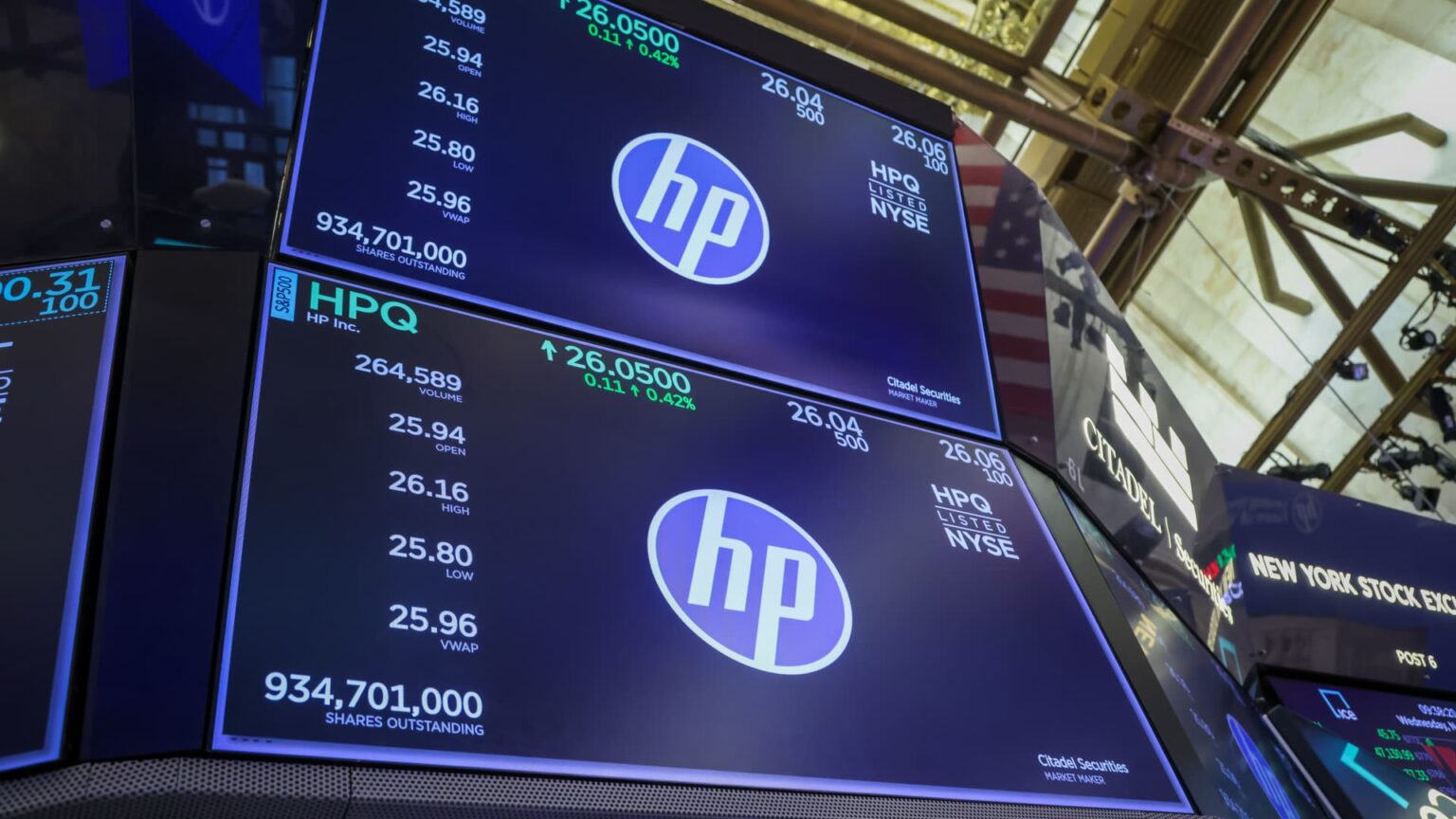 After-Hours Stock Highlights: HPQ, DELL, URBN Lead Major Moves