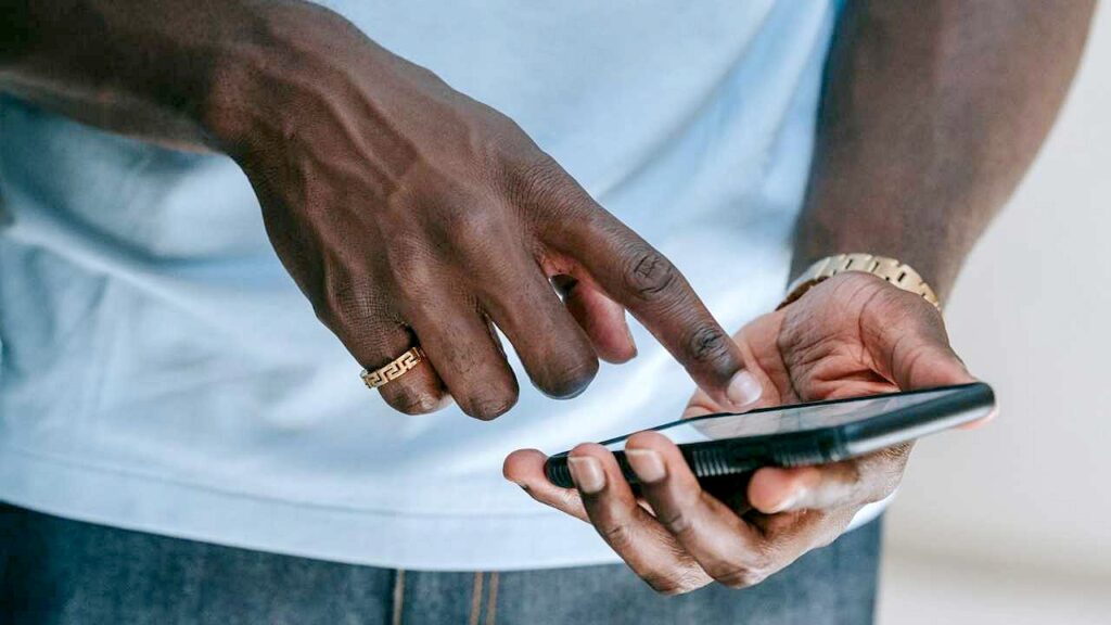 Flight Cancellation Scam Exploits Fake Text Messages Across Multiple Platforms Flight Cancellation Scam Exploits Fake Text Messages Across Multiple Platforms