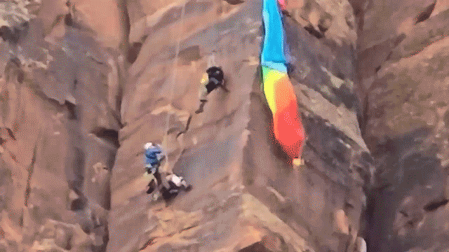 Dramatic BASE Jumper Rescue Caught on Video in Utah Canyon Dramatic BASE Jumper Rescue Caught on Video in Utah Canyon