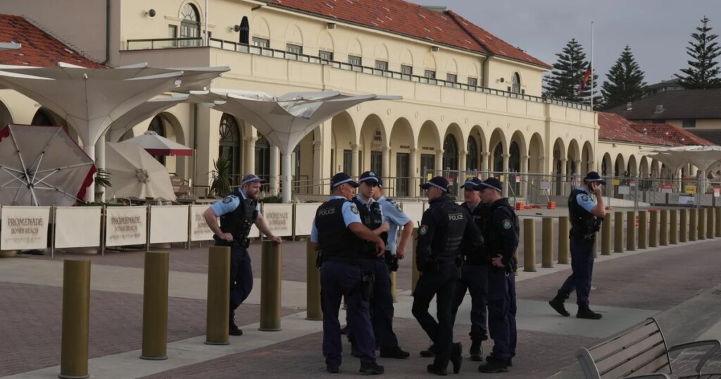 Deadly Hanukkah Shooting Highlights Rise in Antisemitism in Australia: Questions on Police Preparedness Raised Deadly Hanukkah Shooting Highlights Rise in Antisemitism in Australia: Questions on Police Preparedness Raised